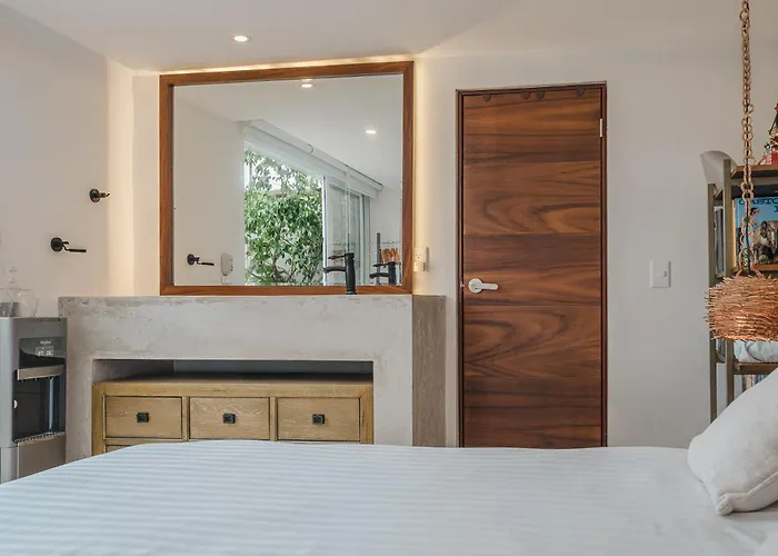 Penthouse With Rooftop And Jacuzzi In Downtown Apartment